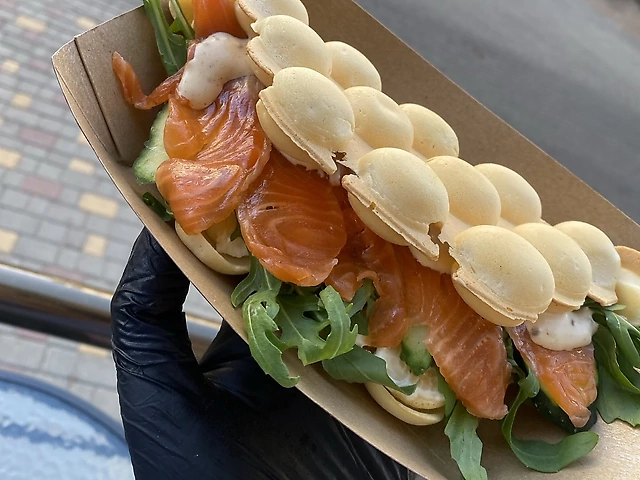 Вафля з лососем