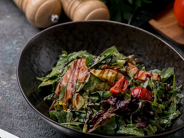 Салат з лососем