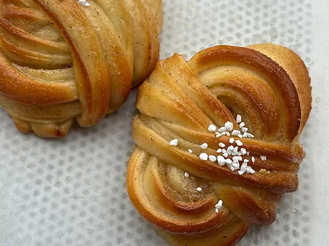 Булка Кардамонова