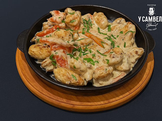 Гаряча сковорідка з куркою