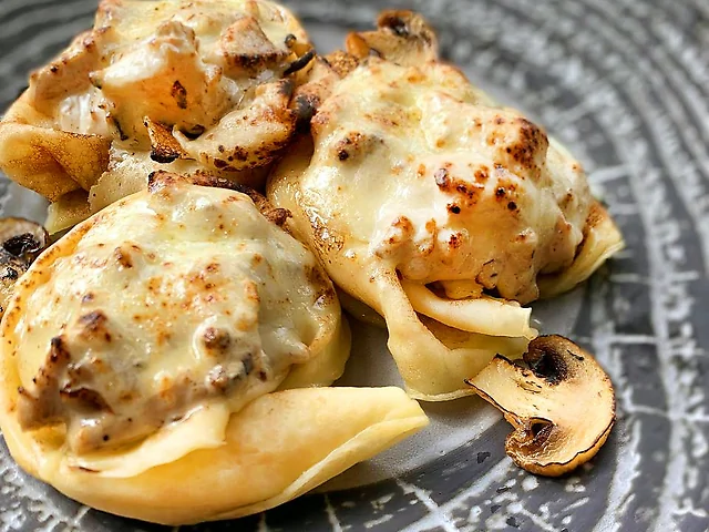 Млинці з куркою та печерицями