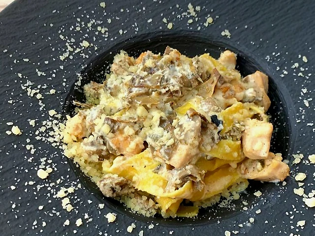 Паста з артишоками та курячим філе