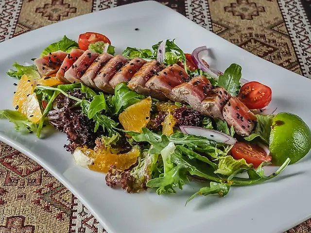 Салат з тунцем