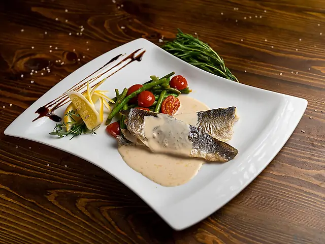 Сібас з овочами під вершково-кавовим соусом (ам)