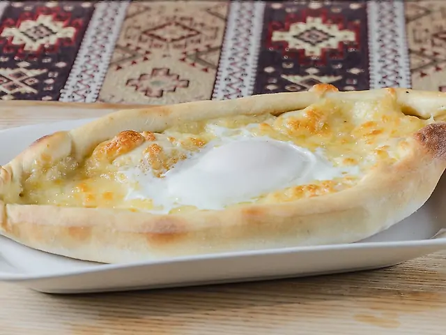 Хачапурі по-аджарськи