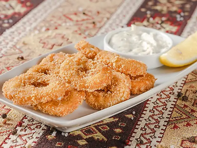 Кільця кальмарів з соусом Тар-тар