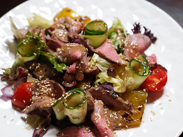 Салат гриль з розбiфом