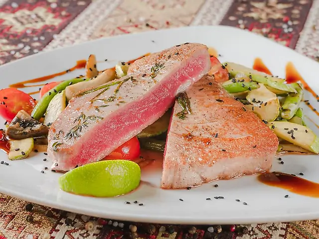 Стейк з тунця