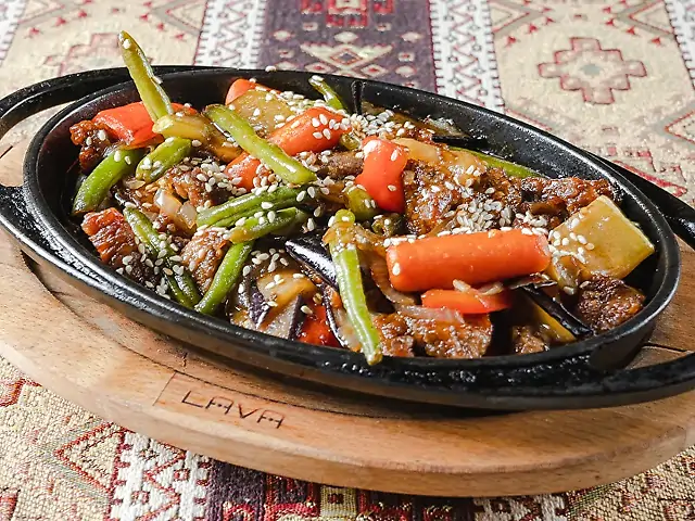 Гаряча пательня з телятини