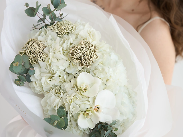 &numero; 7. White poetry