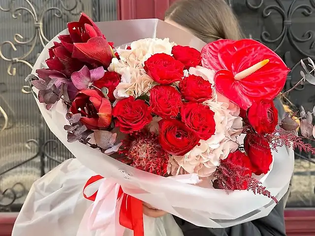 Червоний мікс букет