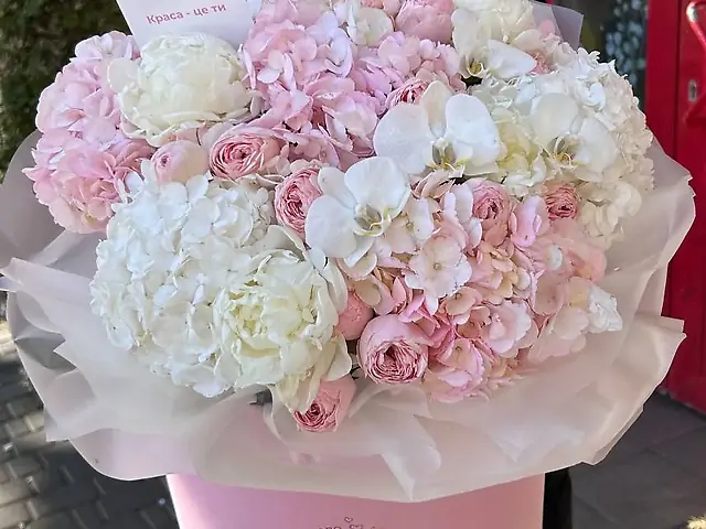 Ніжна композиція з орхідеєю