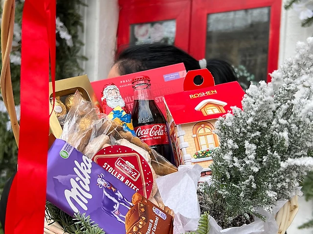 Подарунковий кошик солодощів