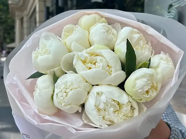 Букет місцевих півоній