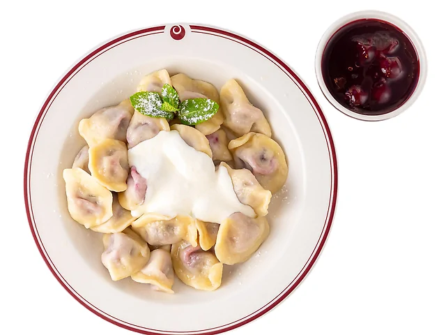 Вареники з вишнею (може потрапити кісточка)