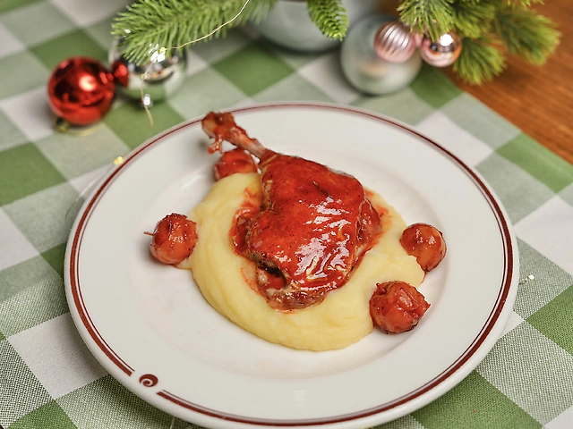 Качина ніжка з пюре