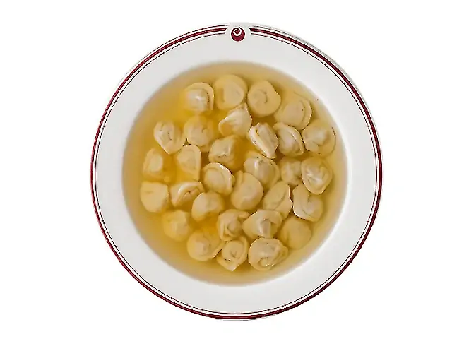 Пельмені з куркою у бульйоні