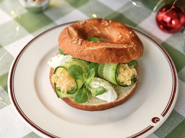 Бублик з ікрою щуки