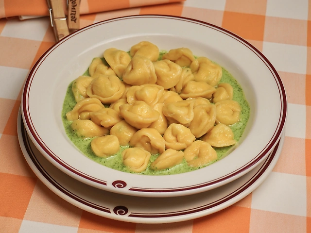 Пельмені з креветками та куркою