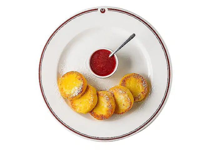 Сирники з соусом та сметаною