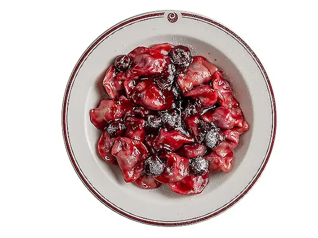 Вареники з вишнею (може потрапити кісточка)