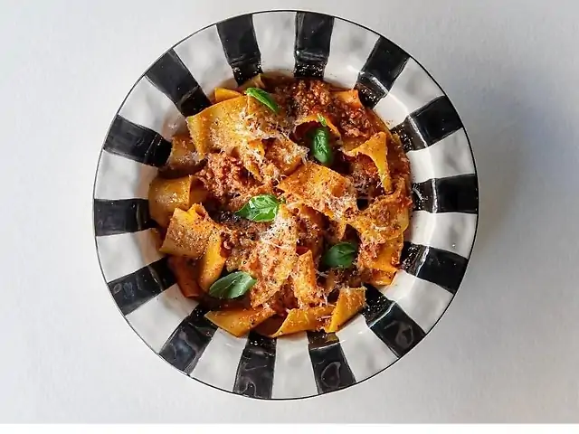 Папардели з соусом болоньезе