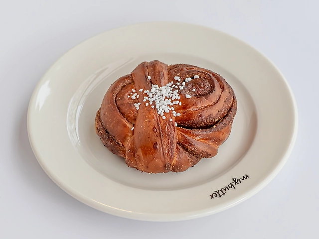 Булочка з кардамоном