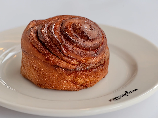 Булочка з корицею