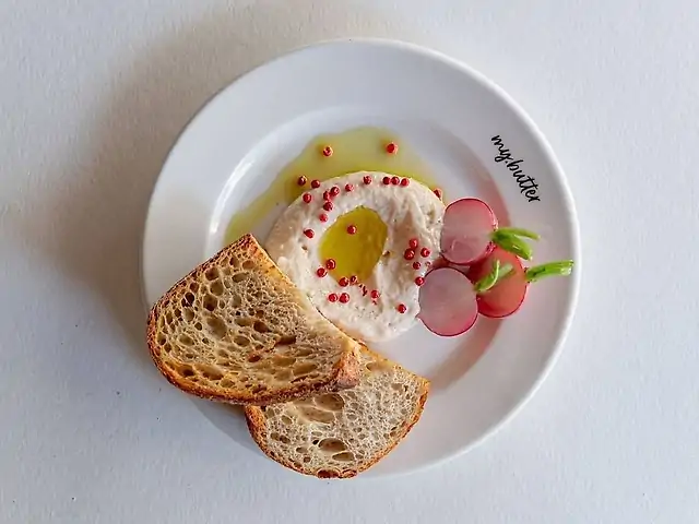 Тарама з ікрою тріски та редисом