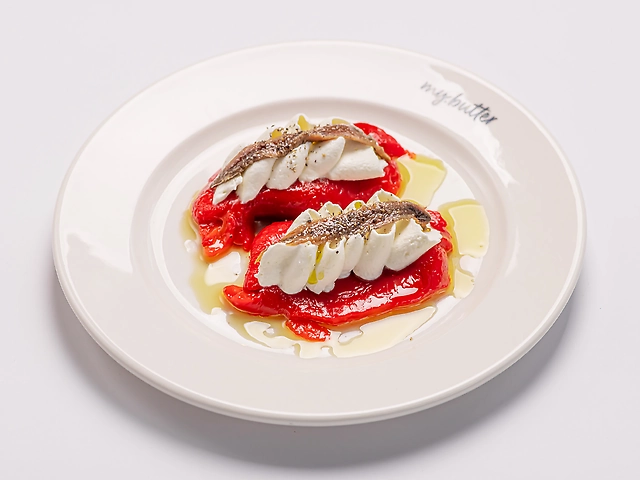 Маринований перець та мус з фети