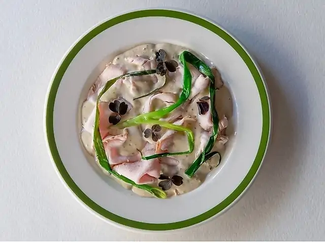 Індичка с соусом вітело тонато