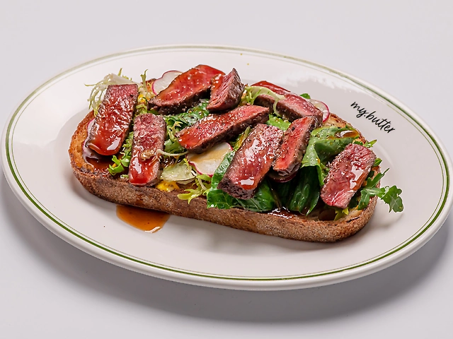 Тост зі стейком Нью Йорк