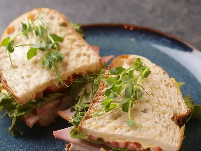 Sandwich with ham