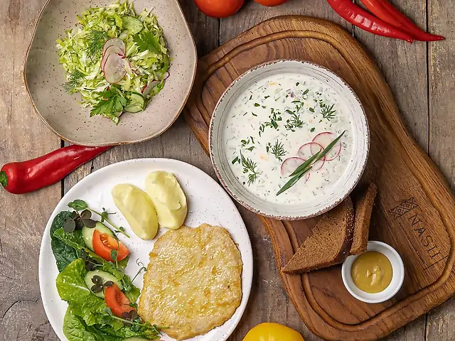 Обід з окрошкою