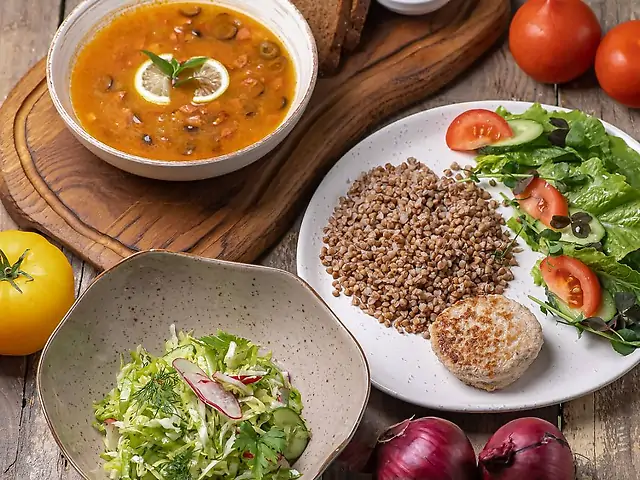 Обід з солянкою