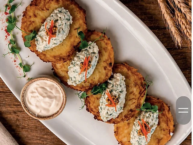 Деруни з тар-таром із рубленого сала