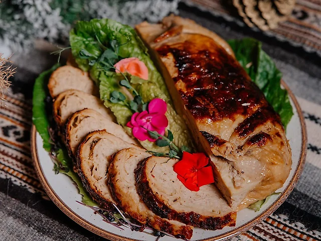 Курка фарширована млинцями