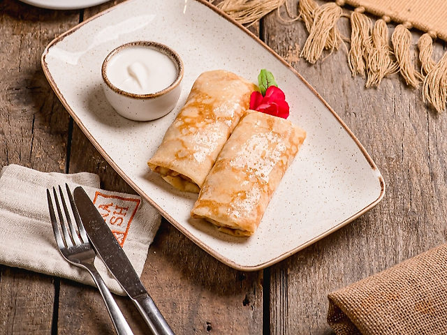 Млинці з м'ясом та сметаною