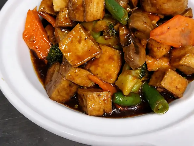 108 Тушкований тофу з овочами