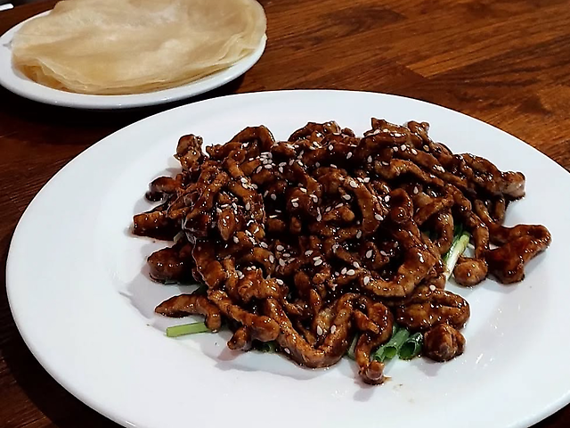 44 Смажена свиняча стружка з соєвою пастою