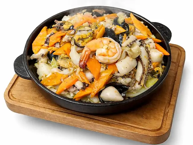 98 Морепродукти на розпеченому підносі