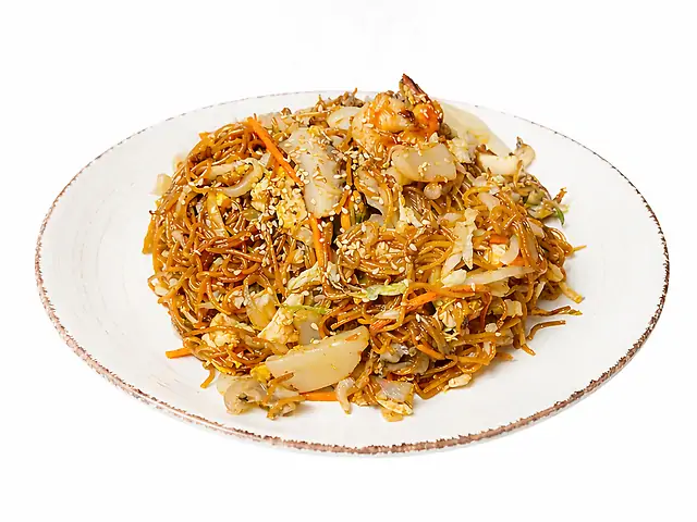 138 Смажена рисова локшина з морепродуктами та яйцем