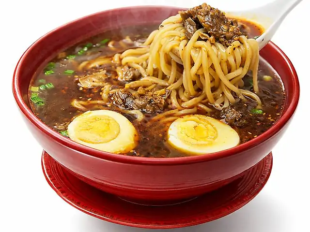 30 Варена локшина з яловичиною гостра( Рамен)