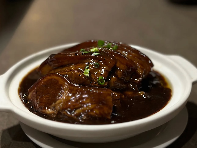 47 Смажена свиняча почеревина на з китайськими овочами