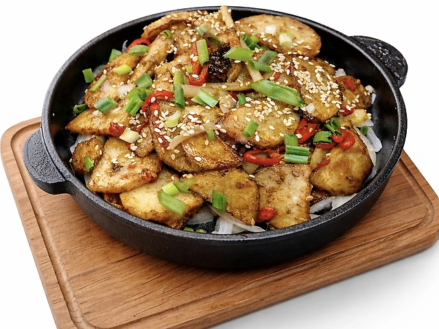 107 Смажена картопля на розпеченому підносі (гостра)