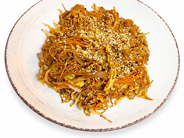 137 Смажена рисова локшина зі свининою та яйцем