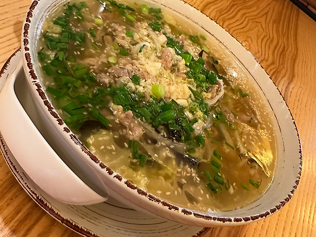 29 Суп Південний з яловичиною та рисовою локшиною (гострий)