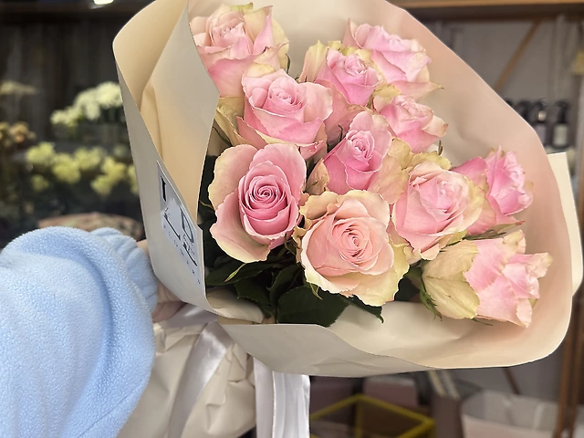 11 рожевих троянд