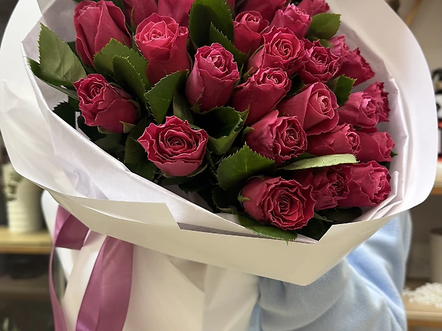 29 троянд