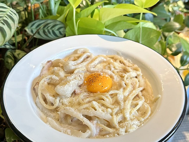 Спагеті карбонара з атлантичним кальмаром та беконом